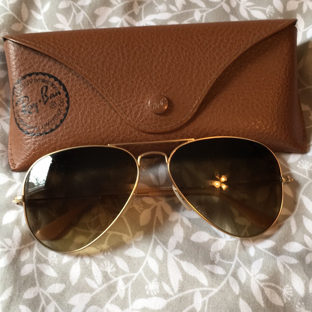 Ray-ban aviator sunglasses & case.